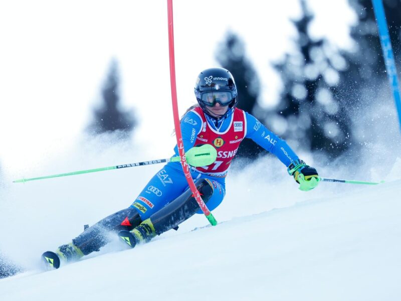 Lara Della Mea in azione in slalom.
