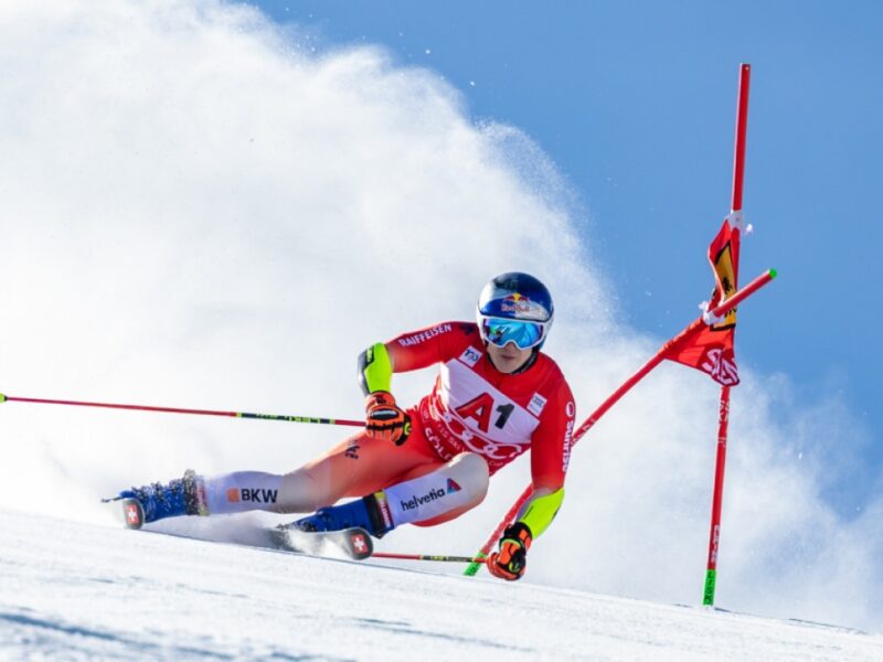 Marco Odermatt in azione.