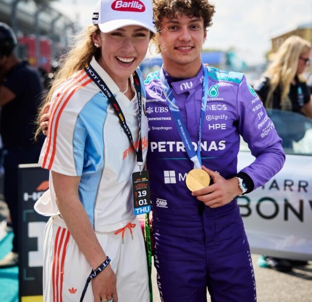 Mikaela Shiffrin con Kimi Antonelli.