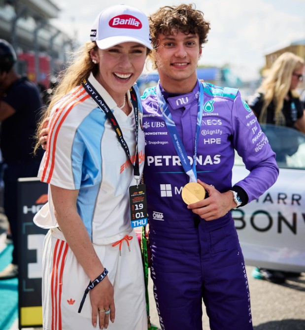 Mikaela Shiffrin con Kimi Antonelli.