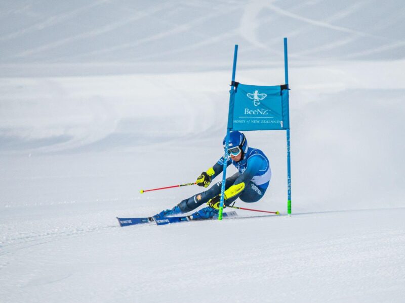 Max Clara in azione in slalom gigante.