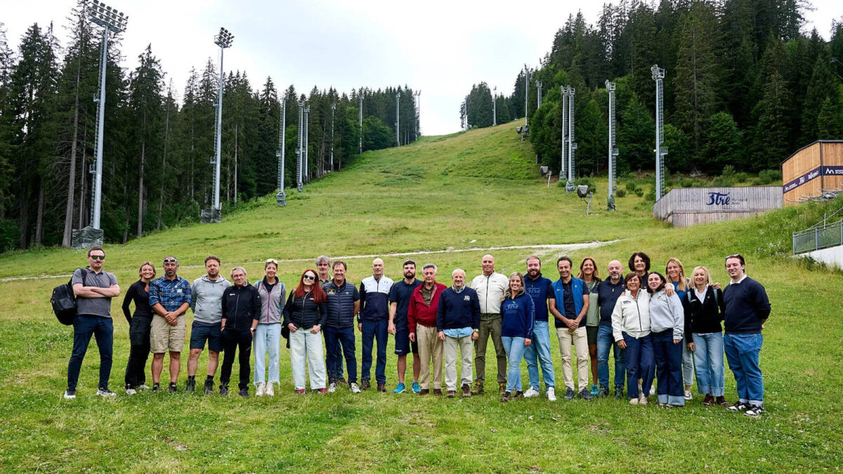 La delegazione FIS sul Canalone Miramonti.